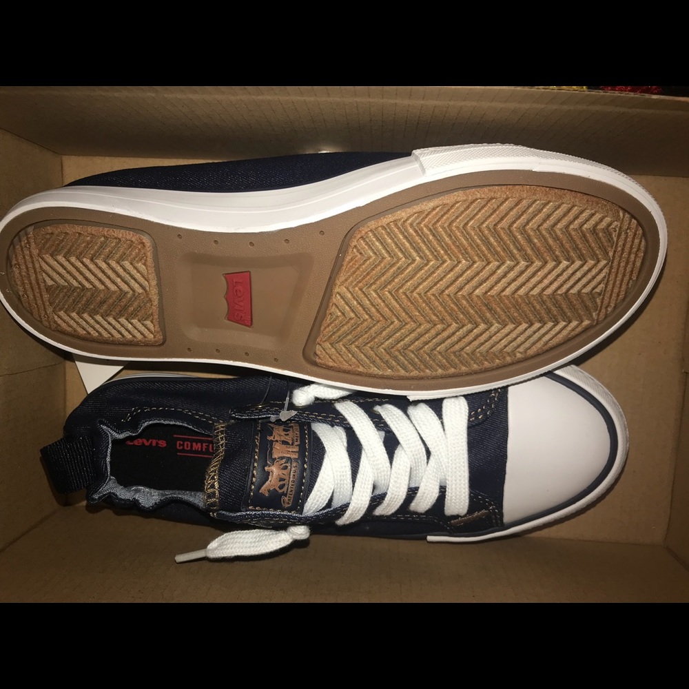 Levi’s Stan G tennis shoes